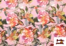 Comprar online Tela de Algodón Estampado con Flores Grandes Multicolor color Rosa matices