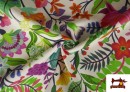 Venta online de Tela de Lona Half Panama de Flores Multicolor color Blanco