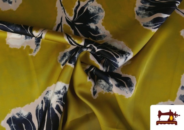 Venta online de Tela Crep Satén Estampado Floral color Verde